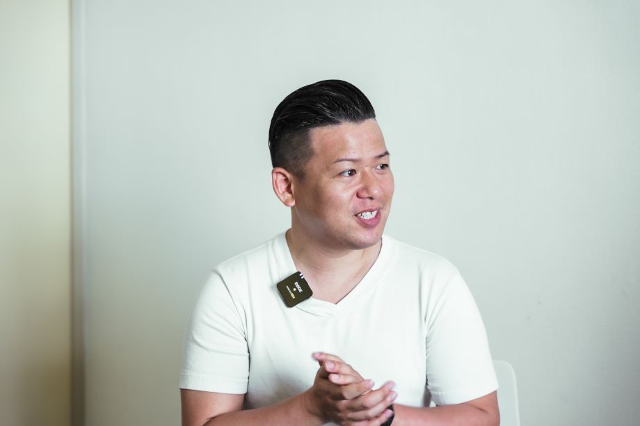 平林 和樹(Kazuki Hirabayashi)株式会社WHERE 代表取締役、内閣府地域活性化伝道師、ふじよしだ定住促進センター理事 / ヤフー株式会社、カナダ留学、株式会社CRAZYを経て、株式会社WHERE創業。地域コミュニティメディアLOCAL LETTERは約2万人の会員規模まで成長。人口900人の村で古民家をリノベした体験型民泊施設まつや邸は開始9ヶ月で宿泊客180名を突破。地域経済活性化カンファレンスSHARE by WHEREを立ち上げ業界・地域を超えた産学官民の起業家70名以上が登壇。