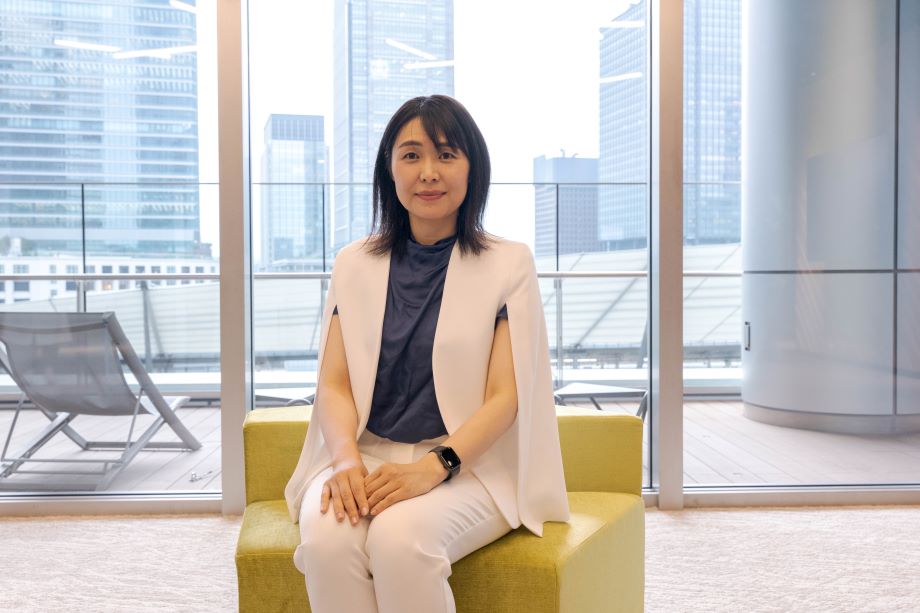 松井加奈絵 (Kanae Matsui)氏 東京電機大学システムデザイン工学部情報システム工学科准教授、エクスポリス合同会社CEO / 慶応義塾大学KMD研究所リサーチャー。慶応義塾大学にて博士(メディアデザイン)取得後、国内外の様々なスマートシティ、スマートコミュニティプロジェクトに研究者として参画。現在は地域課題抽出や解決を行うためのデータ流通プラットフォームの社会実装に従事。