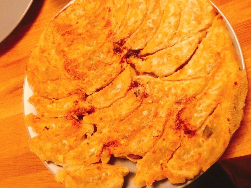 美味しい羽つき餃子の出来上り！