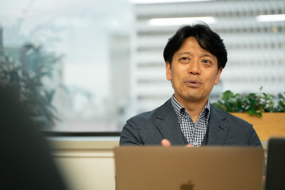堀口正裕（Masahiro Horiguchi）氏 TURNSプロデューサー、株式会社会社第一プログレス代表取締役社長 / 総務省地域力創造アドバイザー。雑誌「LiVES」「カメラ日和」「tocotoco」等の創刊に尽力。2012年6月、日本を地方から元気にしたい、地方に関わる魅力と可能性、地方暮らしの素晴らしさを多くの若者に知って欲しいとの思いから『TURNS』を企画、 創刊。地方の魅力は勿論、地方で働く、暮らす、関わり続ける為のヒントを発信している。