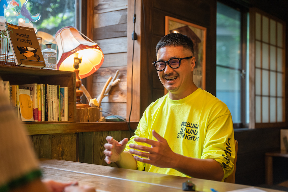岡本 共平（Okamoto Kyohei）氏 株式会社LAMP代表取締役社長 / 東京での飲食店勤務、ケータリング事業のあと2015年にLAMPへ料理長として株式会社LIGへ入社。子会社→独立に伴いマネージャーを経て2020年より現職。photo by mocchy