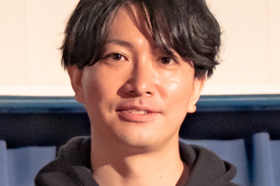 佐々木 喬志(Takashi Sasaki)氏 株式会社FoundingBase代表取締役CEO / 宮城県石巻市出身。株式会社リクルート HRMに入社後、前職の先輩と外国人留学生/海外留学経験者の就職支援事業を創業。東日本大震災を契機として2014年にまちづくり会社である株式会社FoundingBase創業。全国21拠点で6つの事業領域を展開。高知県東洋町「海の駅 東洋町」の運営、大分県豊後高田市「長崎鼻ビーチリゾート」運営、島根県隠岐郡海士町にて離島観光グランピング施設を2023年5月に開業。山口県美祢市公営塾minetoの運営を行う。