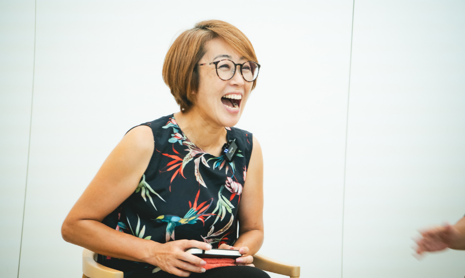 島田 由香（Yuka Shimada) 氏 株式会社YeeY 共同創業者 代表取締役 / 慶応義塾大学卒業後、米国コロンビア大学大学院にて組織心理学修士号取得。日本GEで勤めたのち、2008年ユニリーバ・ジャパンに入社。ユニリーバで取締役人事総務本部長として「WAA」などの先進的な人事施策を実行しながら、2017年に株式会社YeeYを共同創業。2022年にユニリーバを退社後、「真の人材育成」を実現するプログラム開発に従事。