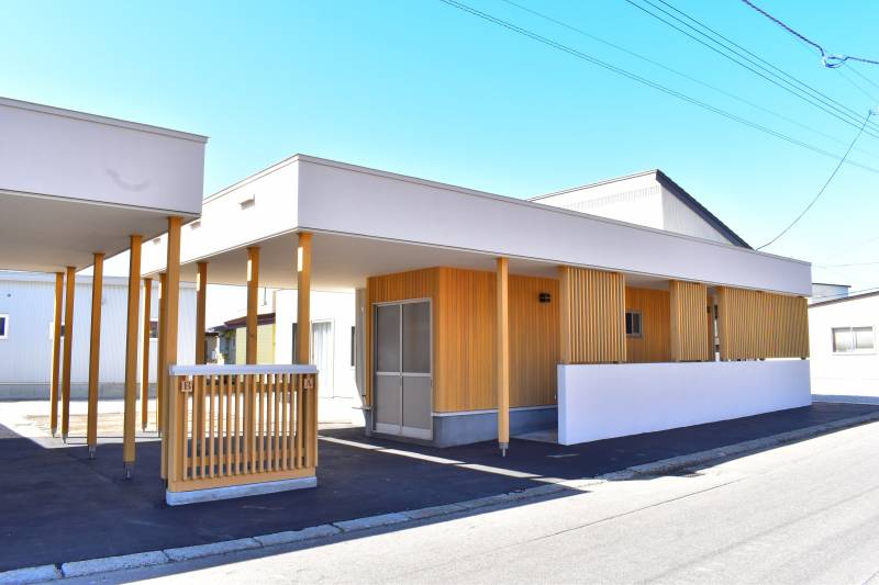 移住体験住宅の外観。乙部町は「人にやさしいまちづくり」を進めていることから、バリアフリーで全部屋フルフラット。3LDKで、家電や調理器具も揃う。(おとべ創生株式会社Webサイトより引用)