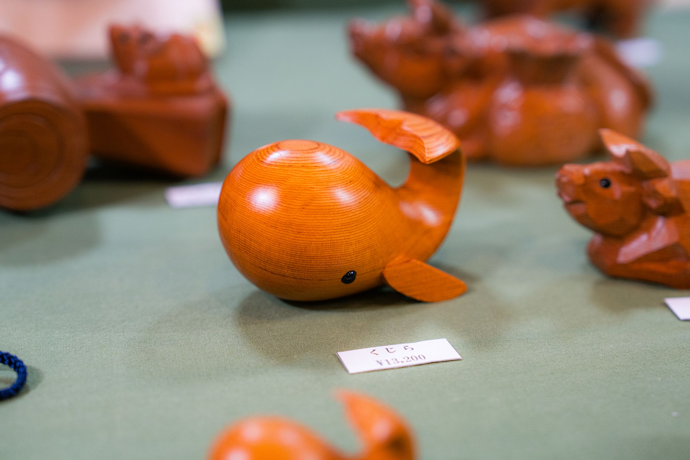 シンプルなデザインの中に、木目の美しさが際立つ作品。