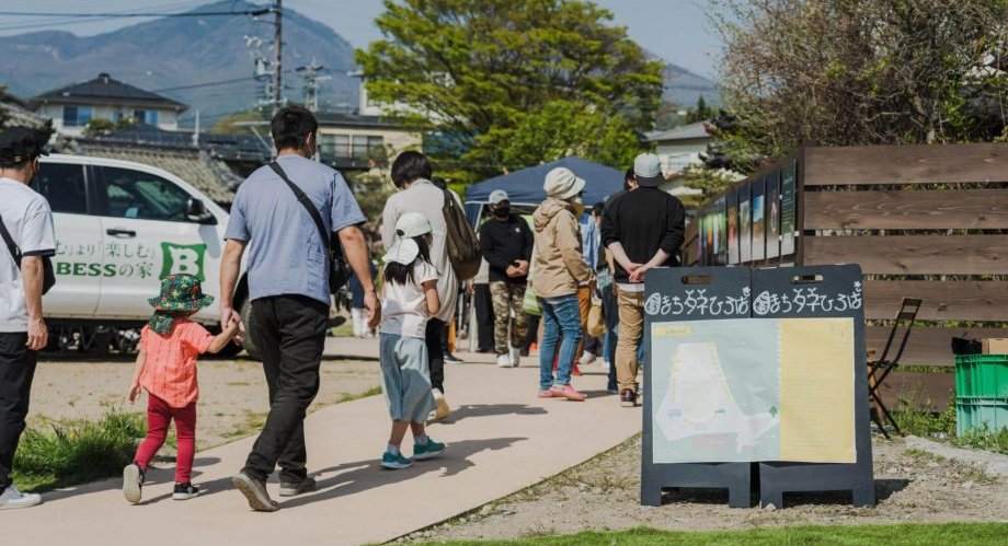 ゴールデンウイーク中の晴天日とあり、開場時刻の10時からぞくぞくと来場者が集まってくる。