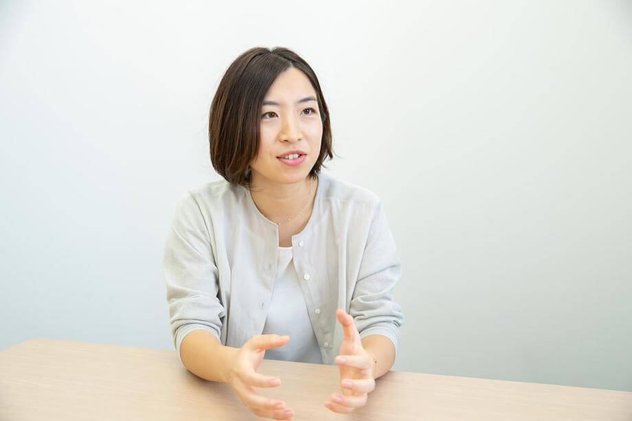 森田 沙耶（Saya Morita）氏 株式会社リヴァ リヴァトレ事業部 / 2014年に新卒で同社へ入社。現在は再就職支援施設「リヴァトレ市ヶ谷」で、プログラム提供やキャリアコンサルティングに携わる。趣味はスカッシュ、フットサル