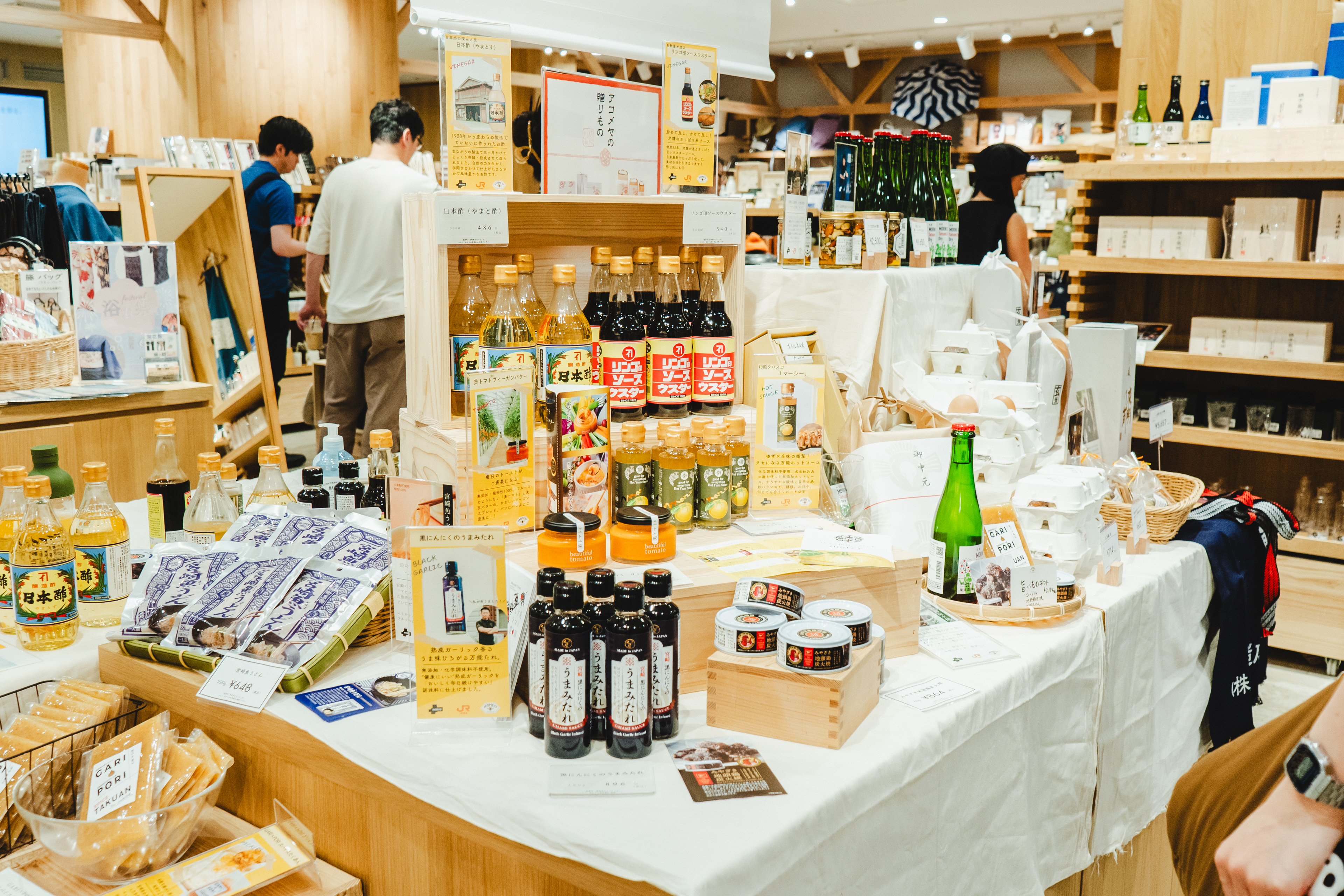 受講生が仕入れた地域産品が並ぶAKOMEYA TOKYOのポップアップ売り場