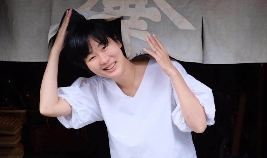 大寺 桂(Katsura Otera)さん 大寺幸八郎商店 アクセサリーブランド「kohachiro」デザイナー/1979年東京都港区生まれ。武蔵野美術大学を卒業後、大手家電メーカーにてパソコンや携帯電話などのプロダクトデザインに従事。2016年 結婚を機に富山県高岡市に移住。家業を手伝う傍ら錫を使ったアクセサリーづくりをはじめる。2018年にアクセサリーブランド「kohachiro」を立ち上げ、デザイン・制作・販売を行う。2児の母。